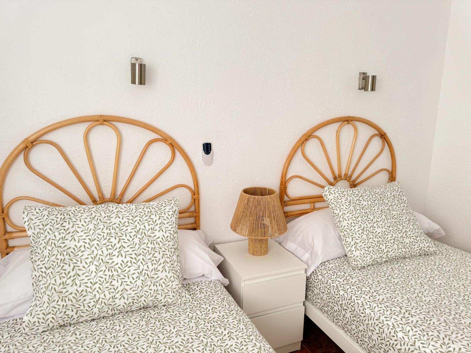 El Refugio- Panoramic Sea Views Apartment เบนัลมาเดนา ภายนอก รูปภาพ